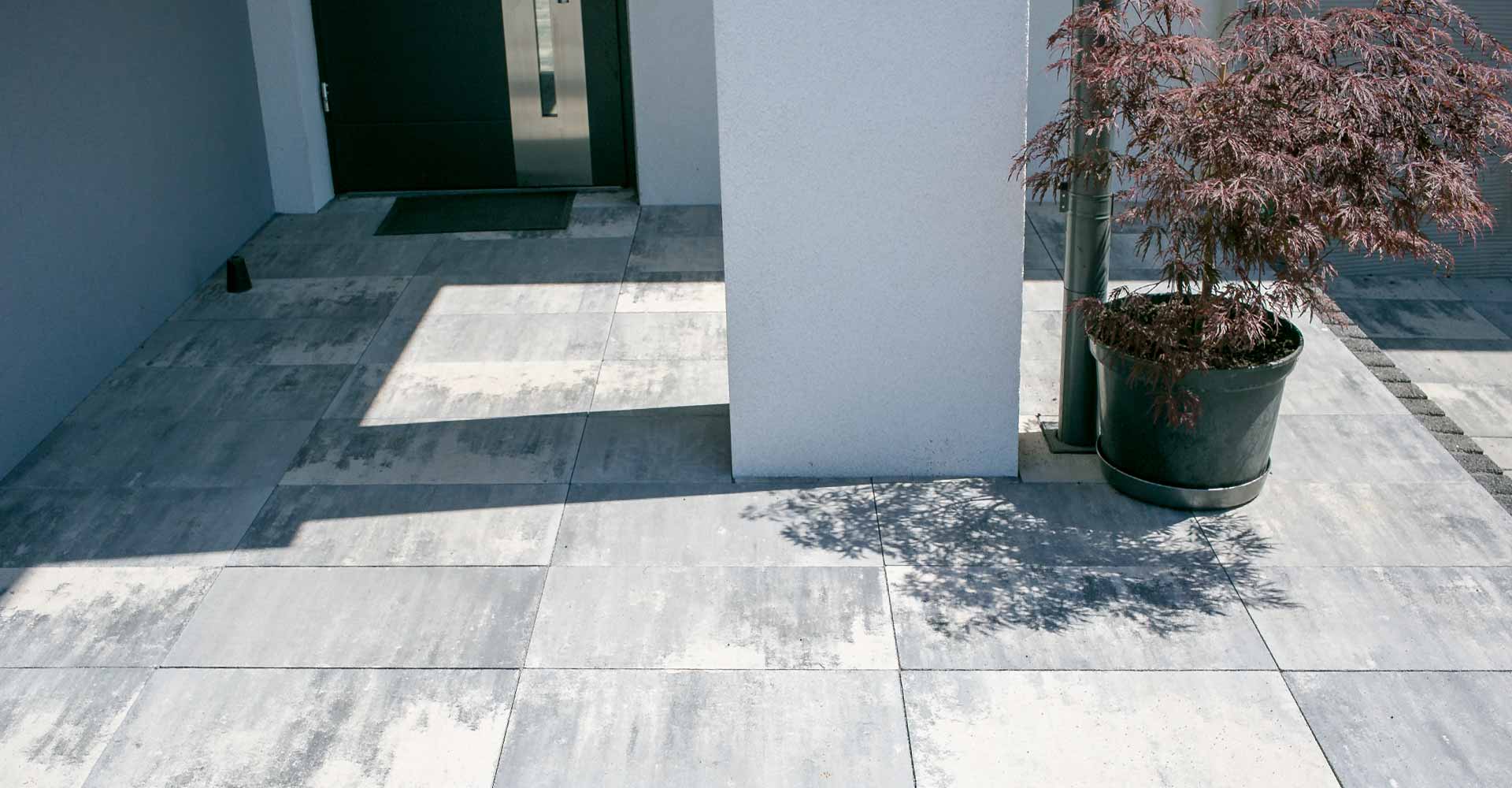 nowoczesna-kostka-betonowa-na-schody-kolor-granit